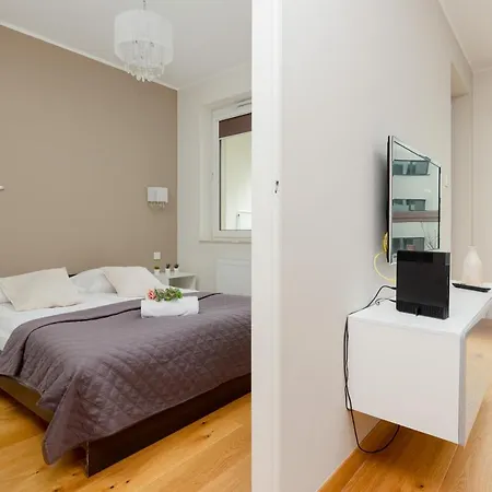 Kolorowy Goclaw Apartment By Noclegi Renters Warsaw Exterior photo